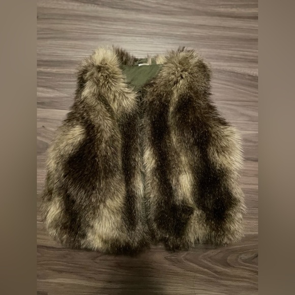 GAP Kids Faux Fur Vest - Brown and Tan size 12-18M - Picture 4 of 5